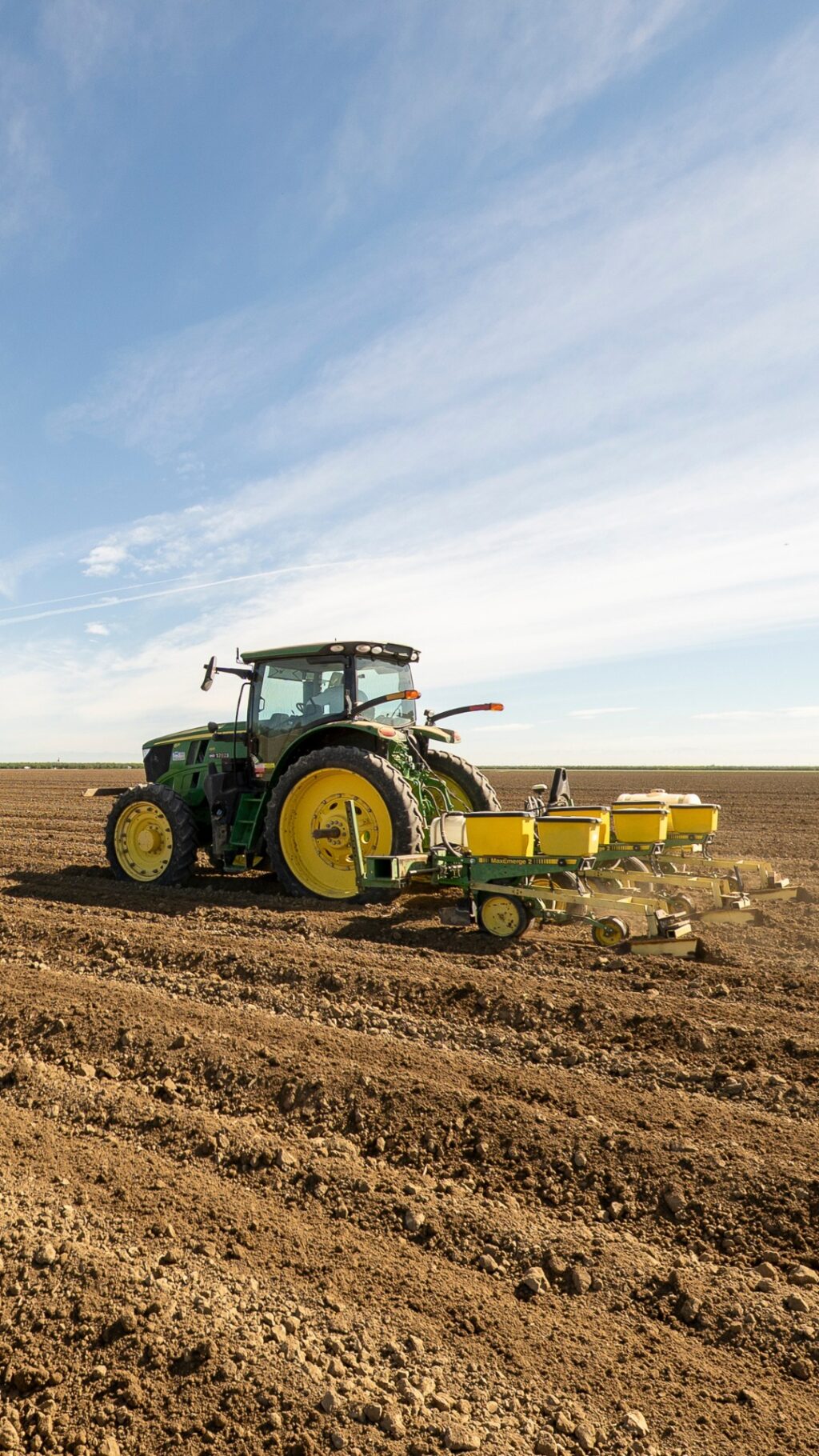 We’re so ready 🫡

Planting kicked off in the Imperial Valley as early as January, and now the San Joaquin Valley is underway — California cantaloupe season is almost here! 🤩🧡🍈

You’ll start seeing fresh cantaloupes in stores in just a few weeks.

Countdown to cantaloupe season: 22 days!

🔗 Click the link in our bio to learn more about California cantaloupe season.